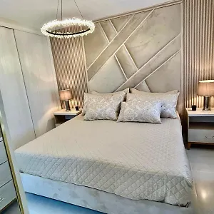 Two Beds Close To The Airport In Rd Apartamento